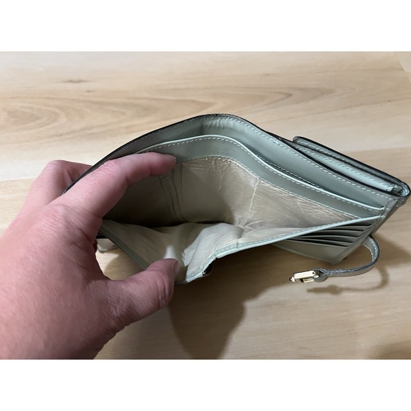 Gucci Patent Leather‎ Compact Wallet Jackie Closure Silver Hardware Light Mint - Picture 9 of 16